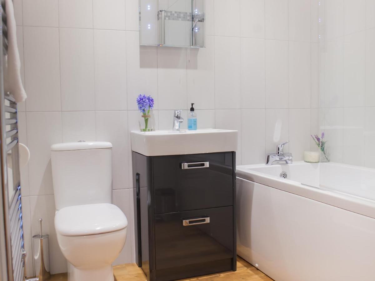Henge House, Bluestone Apartment บาธ ภายนอก รูปภาพ