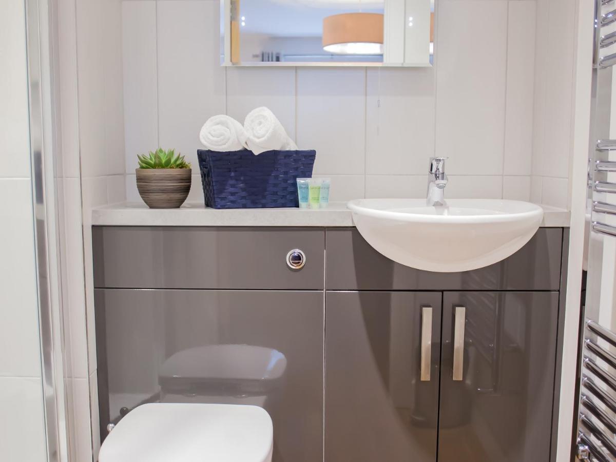 Henge House, Bluestone Apartment บาธ ภายนอก รูปภาพ
